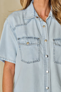 Vintage Light Wash Flap Pockets Rounded Hem Shirt